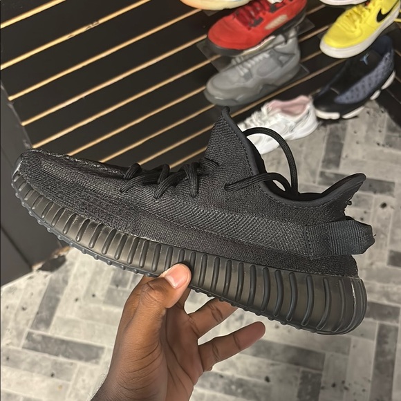 Yeezy Boost 350 V2 in Black